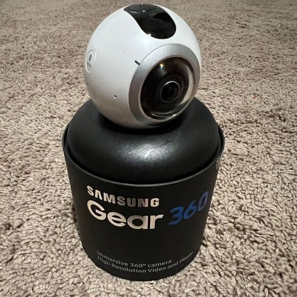 Samsung Gear 360 Real 360° High Resolution VR Camera - Picture 9 of 11